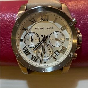 MICHAEL KORS woman’s leather band and silver watch